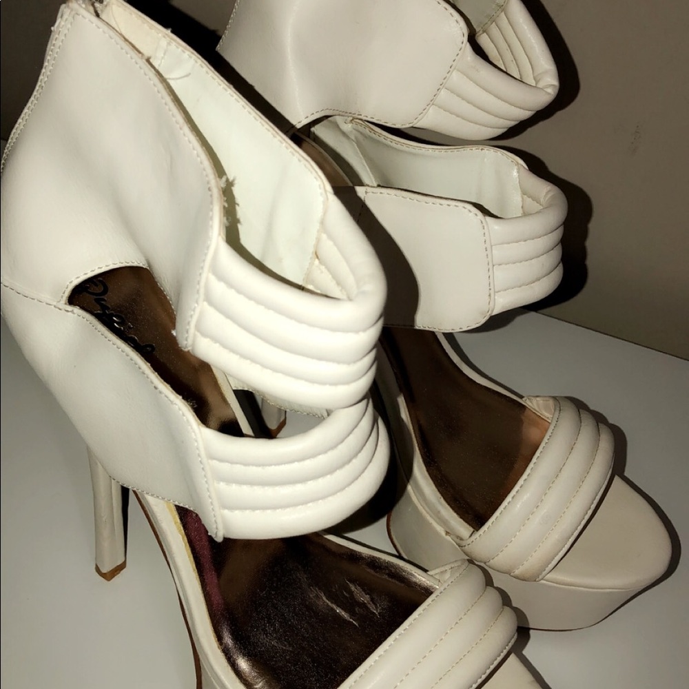 Heels - Picture 5 of 6